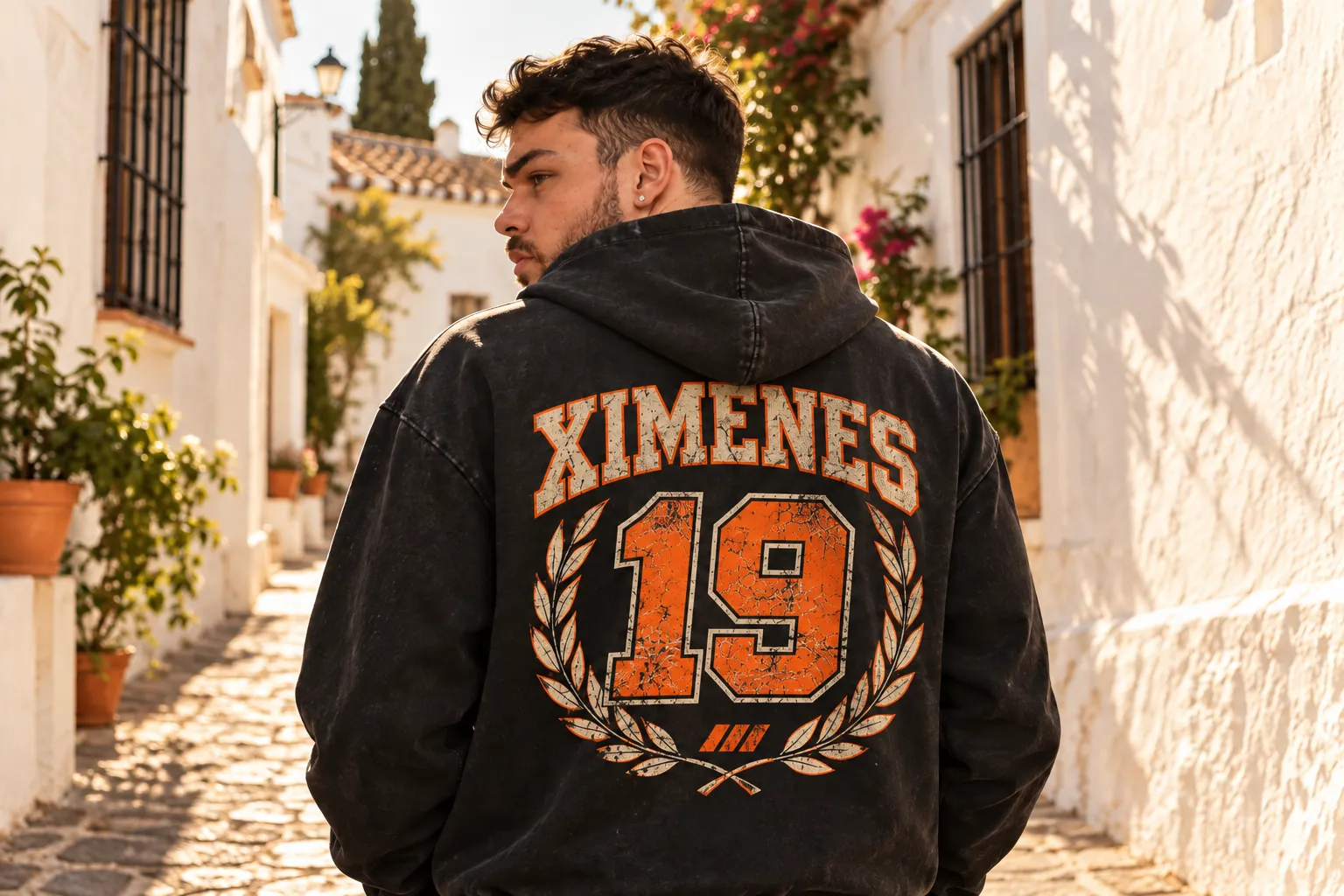 Moletom da coleção Ximenes 19 visto de costas
